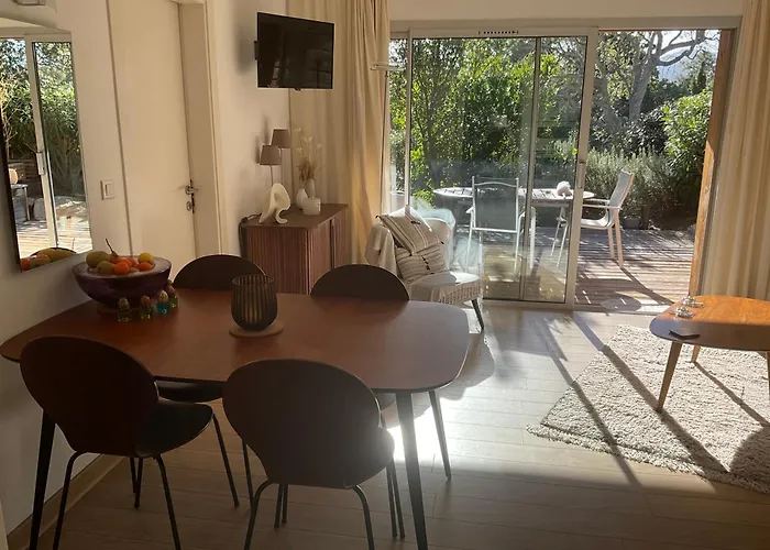 Appartement Cala Sultana -baie Santa Giulia - Rez Jardin 1ere Ligne *