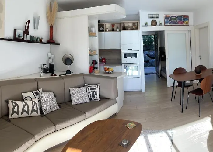 Cala Sultana -baie Santa Giulia - Rez Jardin 1ere Ligne 维琪奥港